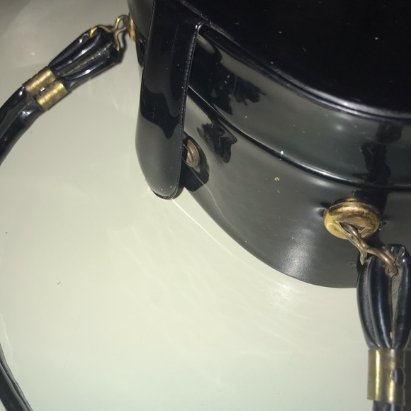 SALE 3/$18 - 
Retro Black Patent Hard Shell Purse - Picture 4 of 5